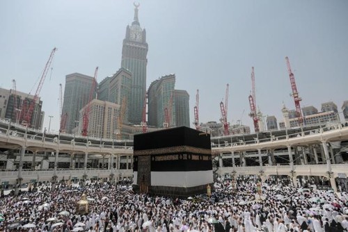 Muslims begin their annual pilgrimage in Saudi Arabia  - ảnh 1